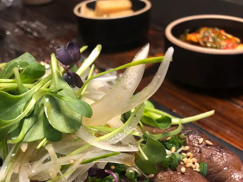 한우 타다키와 곁들여 먹는 다양한 반찬들