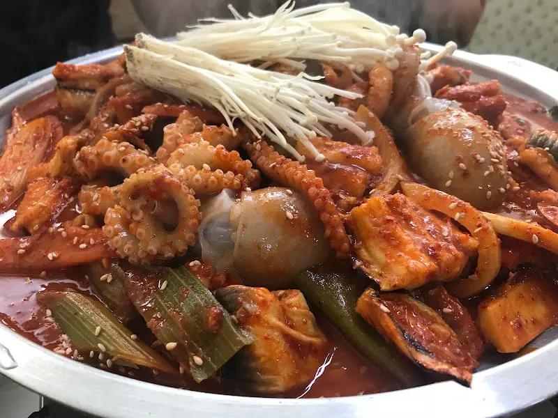 푸짐한 우럭젓국