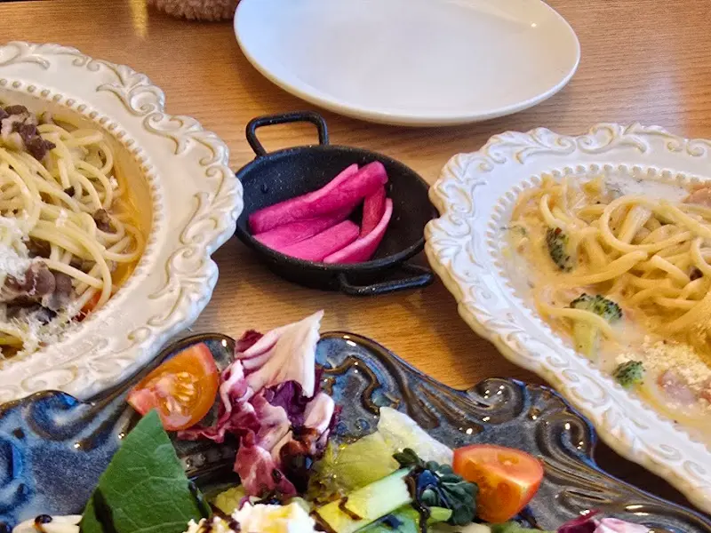 파스타와 샐러드