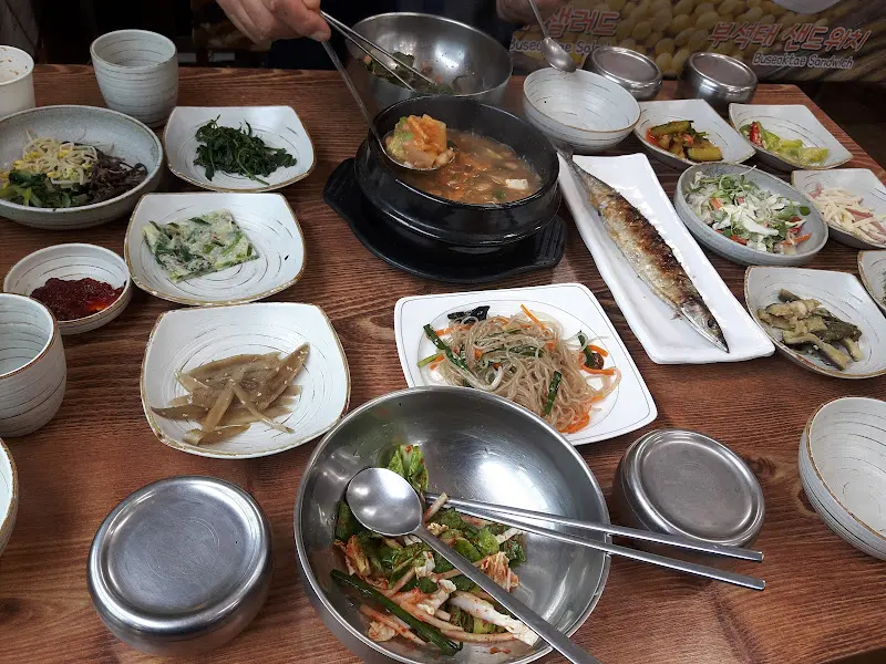 영주회관의 육회비빔밥과 된장찌개