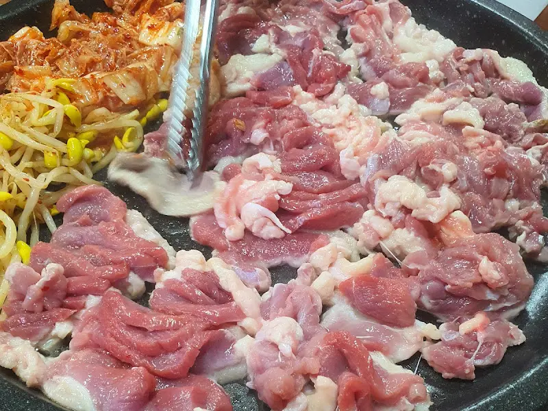 오리고기의 신선한 비주얼