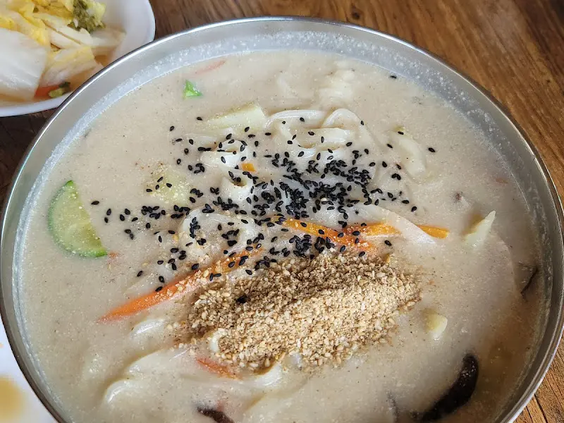 들깨 칼국수 클로즈업