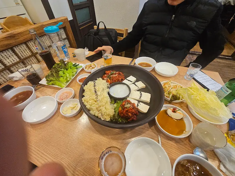 마늘 보쌈 한 상 차림