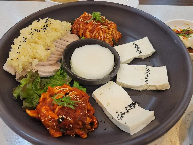 한 입 크기로 썰어진 보쌈