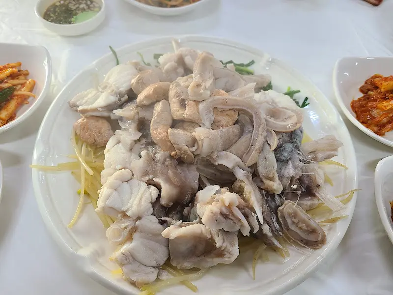 푸짐하게 담긴 아귀 수육