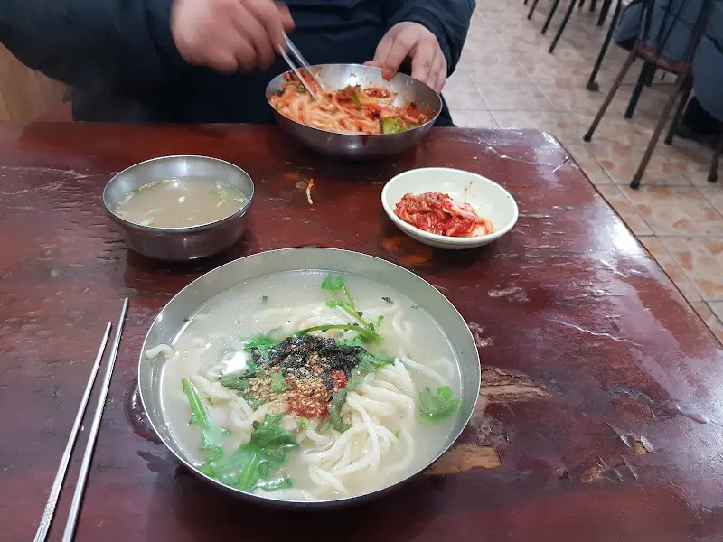 비빔칼국수
