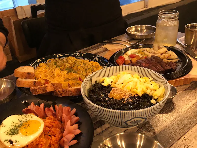 김치볶음밥과 간장계란밥