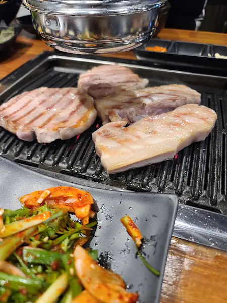 숯불에 구워진 고기