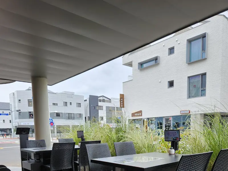 청반도 테라스 좌석