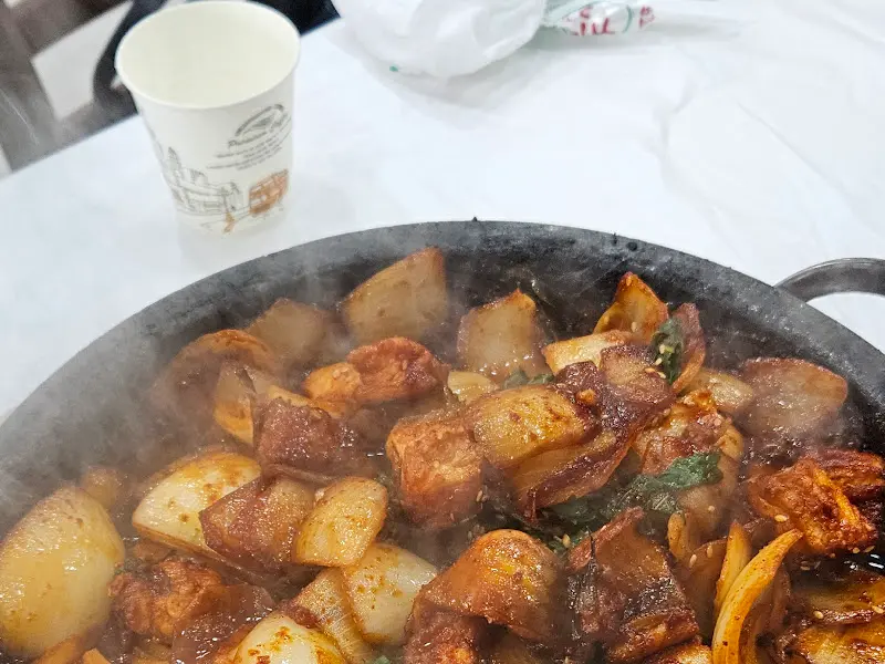 돌판 위의 장어주물럭