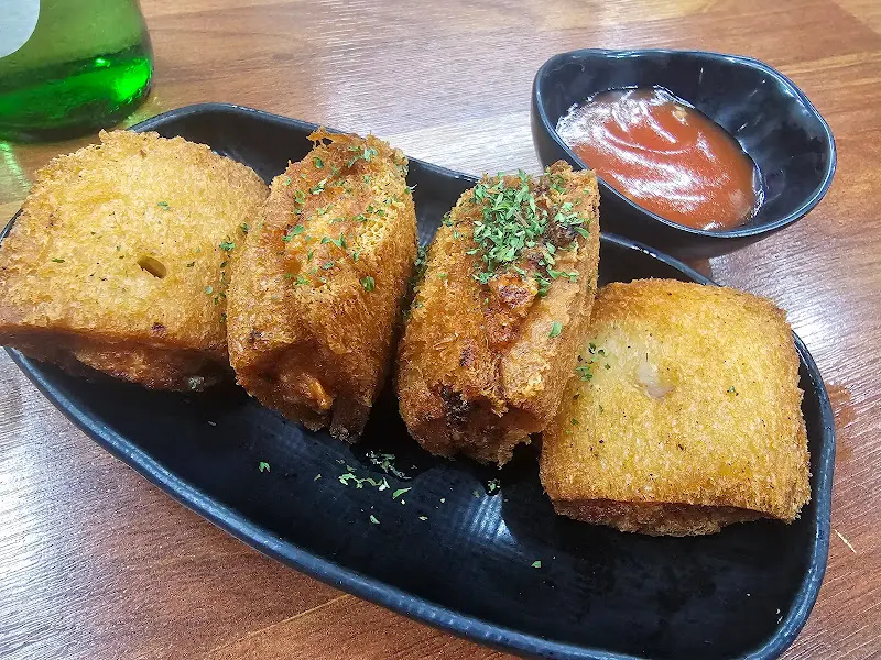 겉바속촉 멘보샤