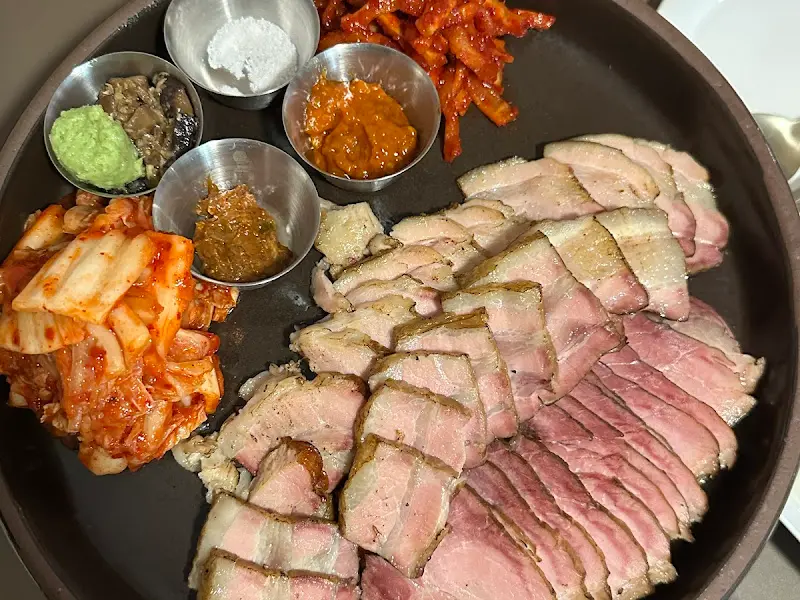 항아리 바베큐 한 상 차림