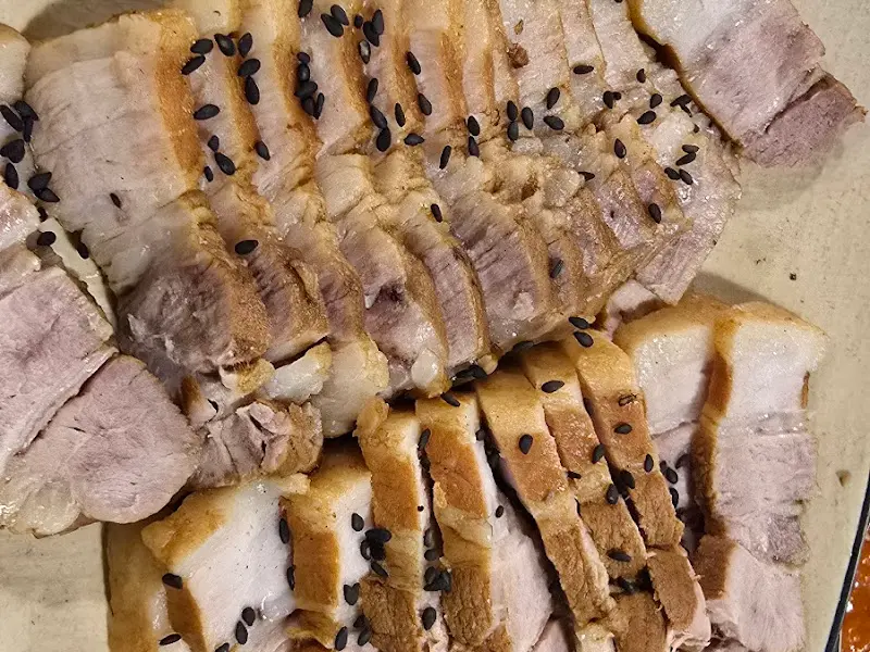 윤기가 흐르는 수육