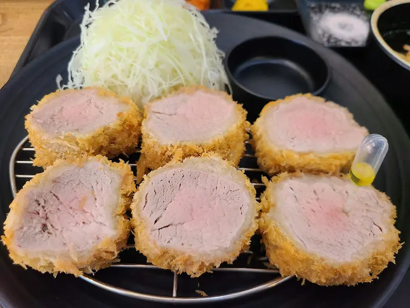 두툼한 히레카츠 단면