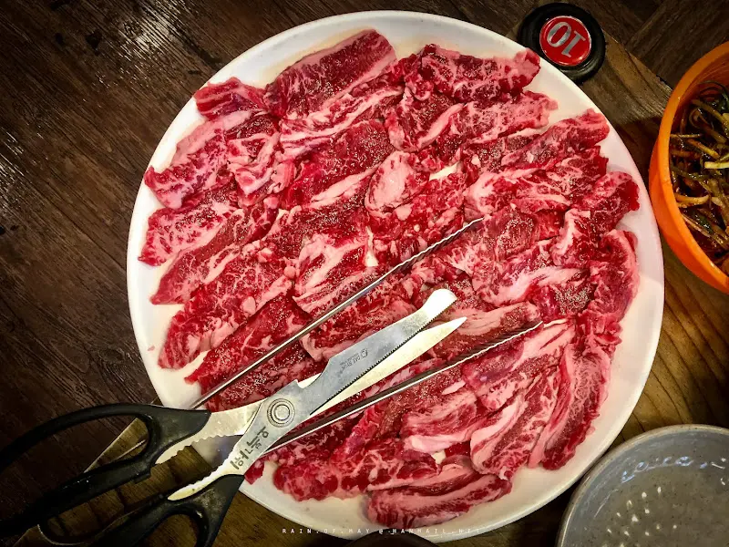 푸짐한 갈비살 한 접시