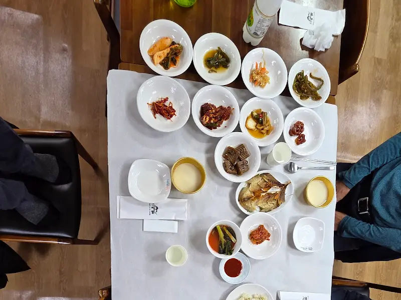 문정 한정식 반찬 항공샷