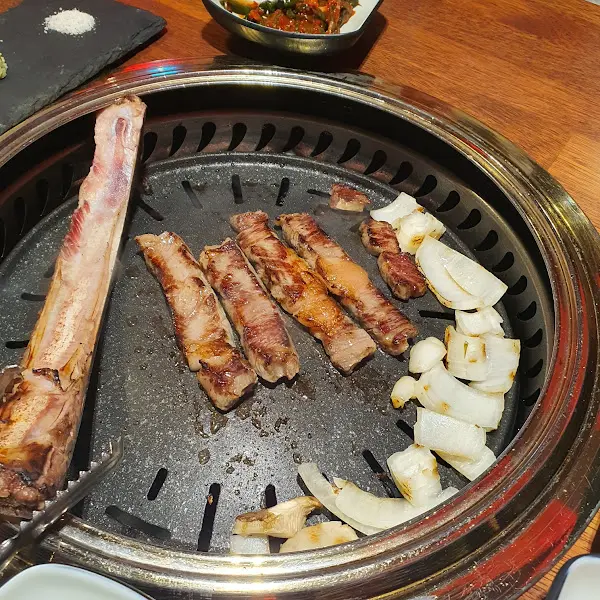고기가 구워지는 모습
