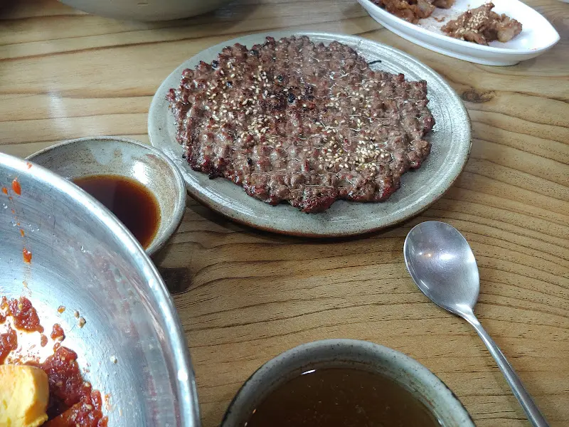 비빔냉면과 환상궁합 돼지갈비