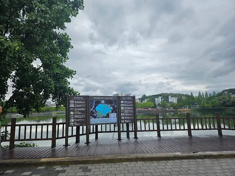 덕진공원의 아름다운 풍경