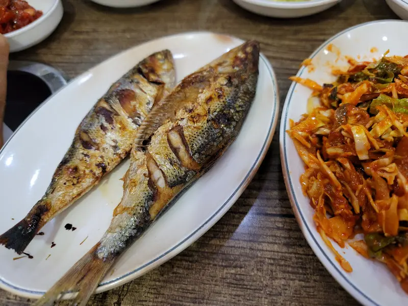 생선구이와 밴댕이회무침