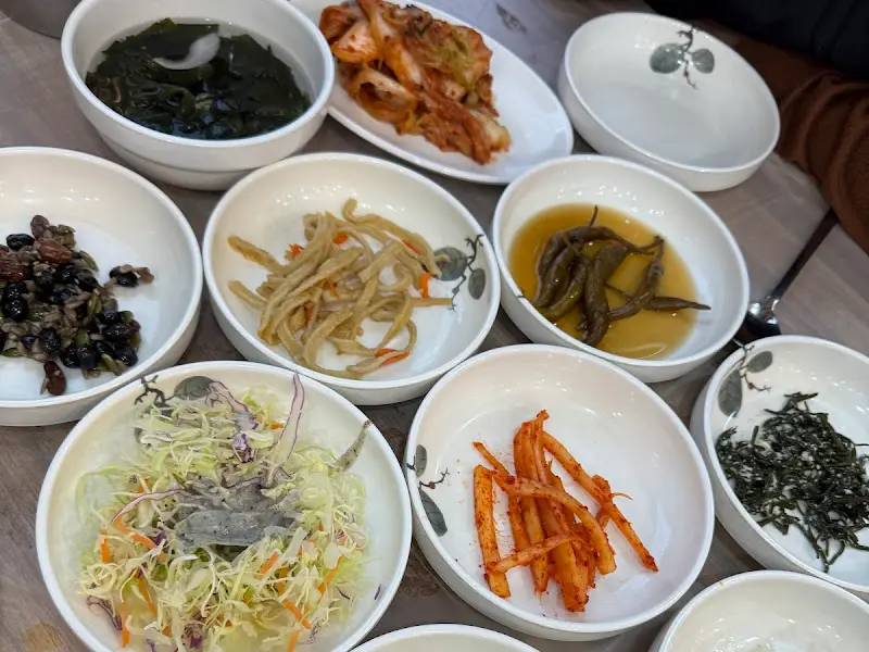 다양하고 정갈한 밑반찬