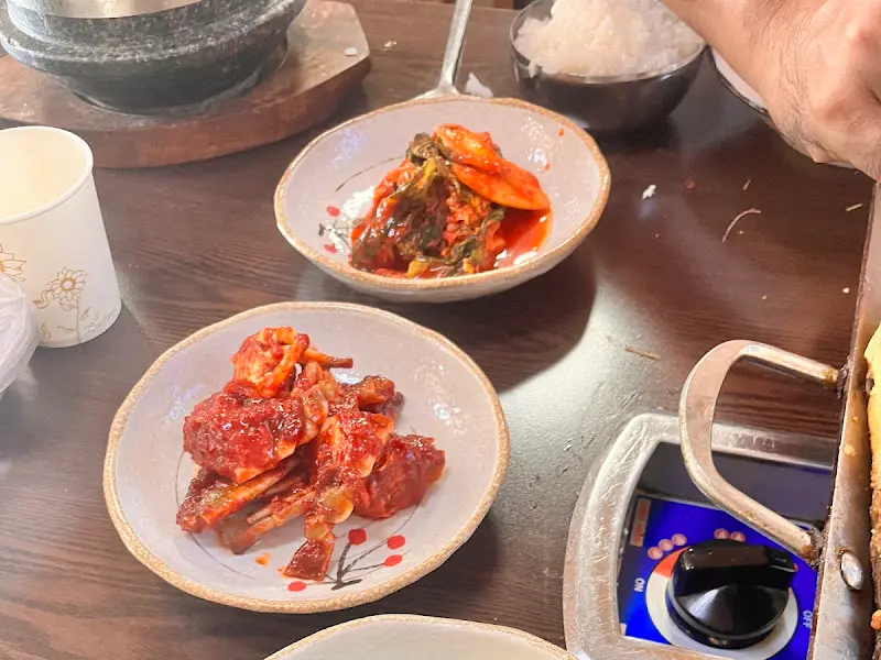 돌솥밥과 밑반찬