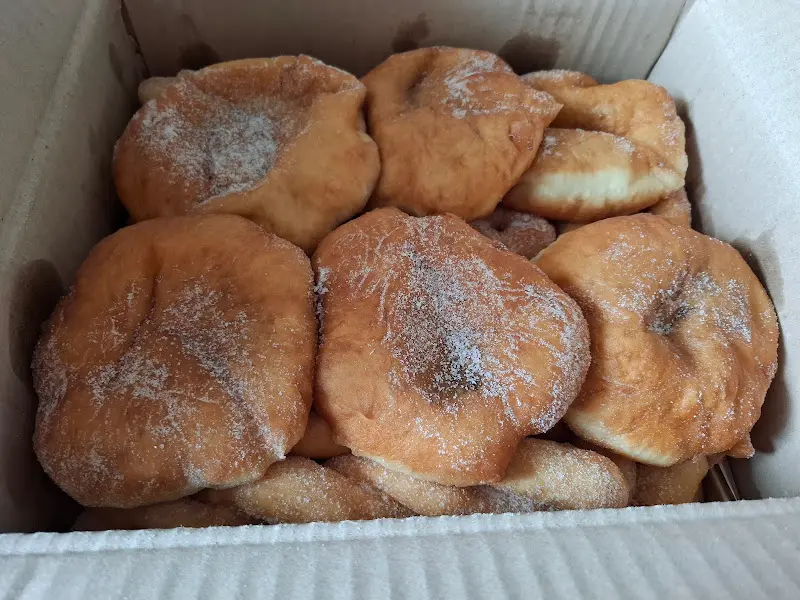 포장된 팥도너츠와 꽈배기