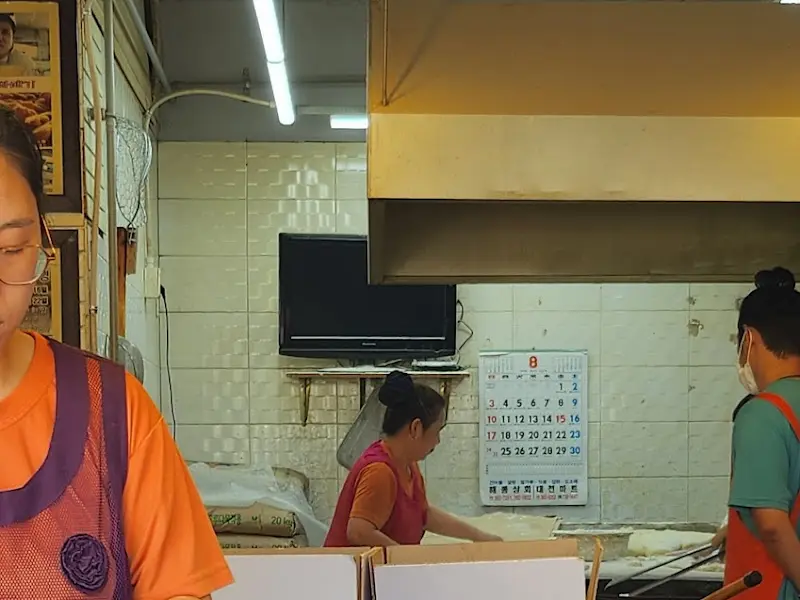 꽈배기를 만드는 모습