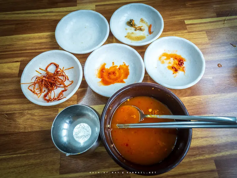 깨끗하게 비워진 그릇