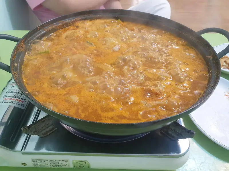 강릉집의 푸짐한 밑반찬