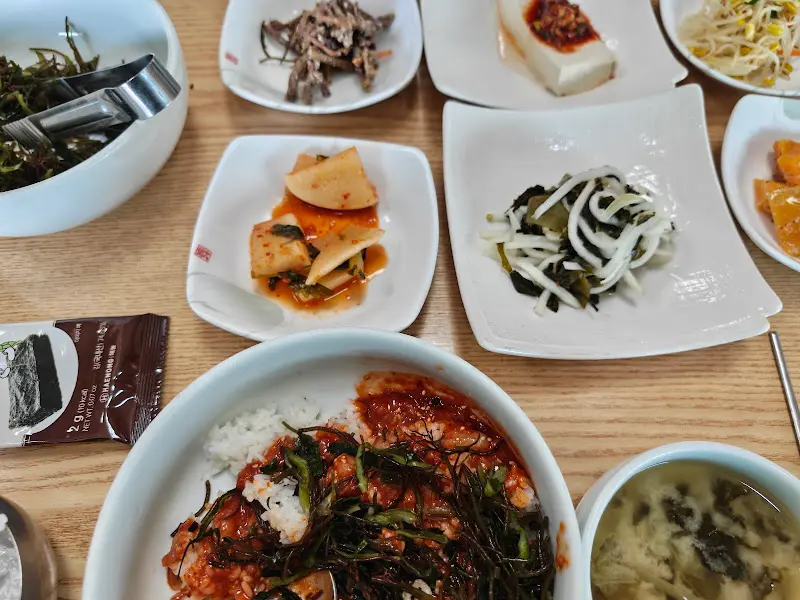 비빔밥과 밑반찬