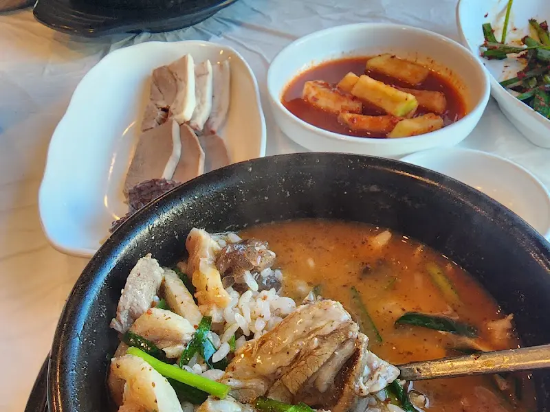 고기 가득 국밥