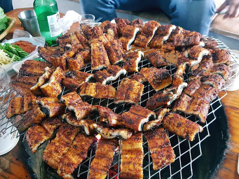 푸짐하게 구워진 양념 장어