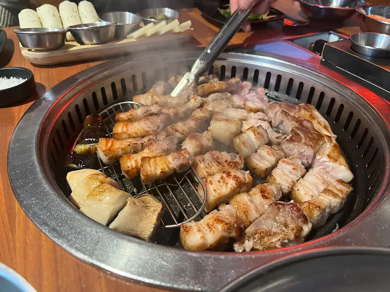 삼겹살 굽는 모습