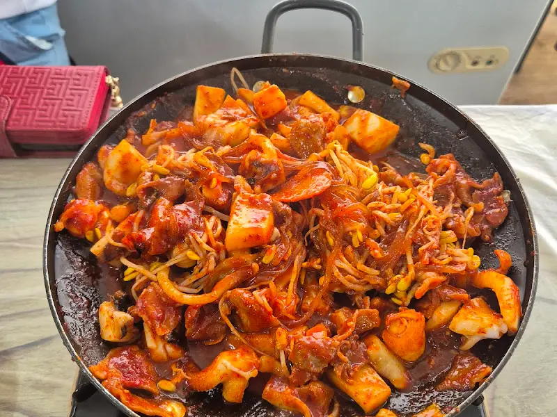 맛깔스러운 갑오징어볶음