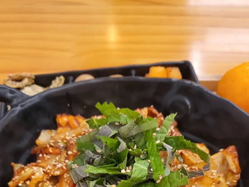 닭갈비 덮밥으로 추정되는 이미지