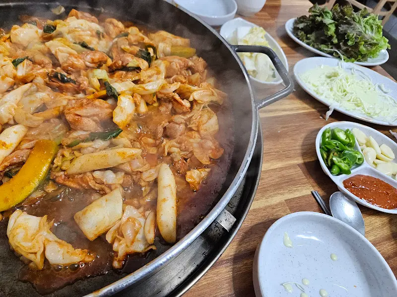 닭갈비 한 상 차림