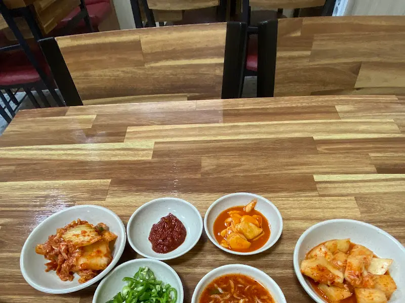 백암족발 기본 반찬