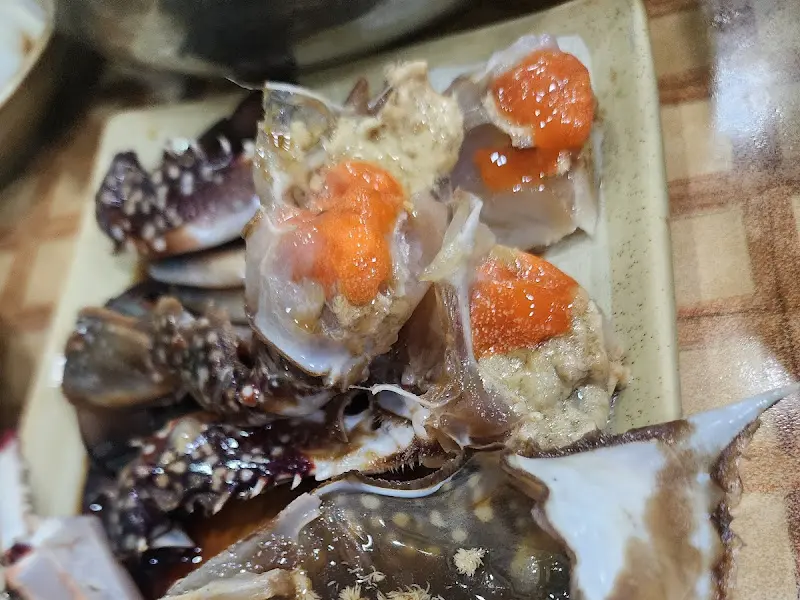 알이 꽉 찬 간장게장의 클로즈업