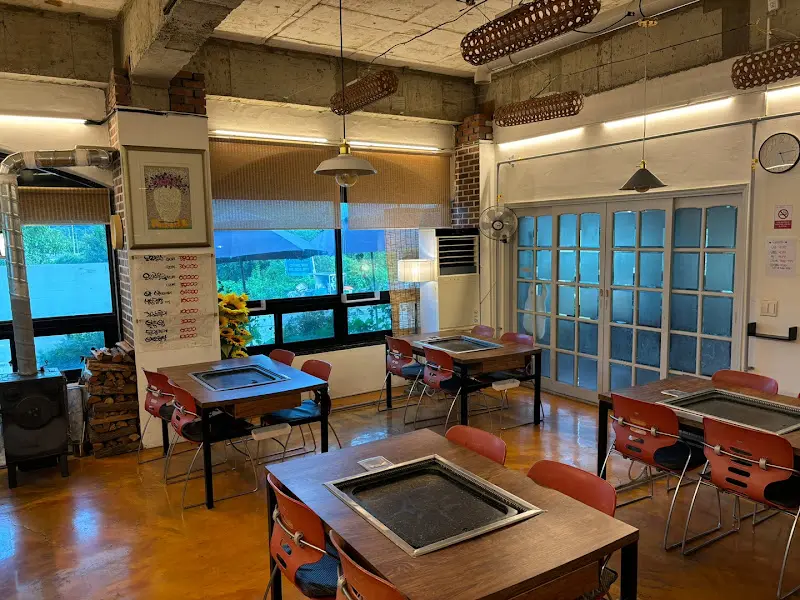 식당 내부 테이블