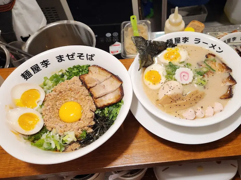 마제소바와 돈코츠 라멘