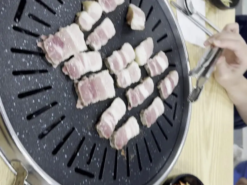 돼지갈비 굽는 모습