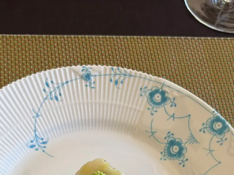 아름다운 문양의 접시