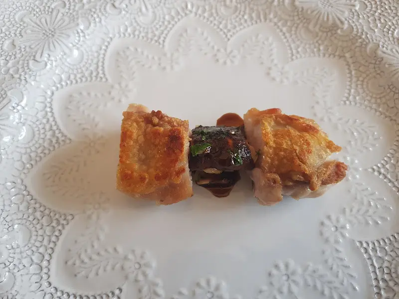 정갈하게 담겨 나온 메인 요리