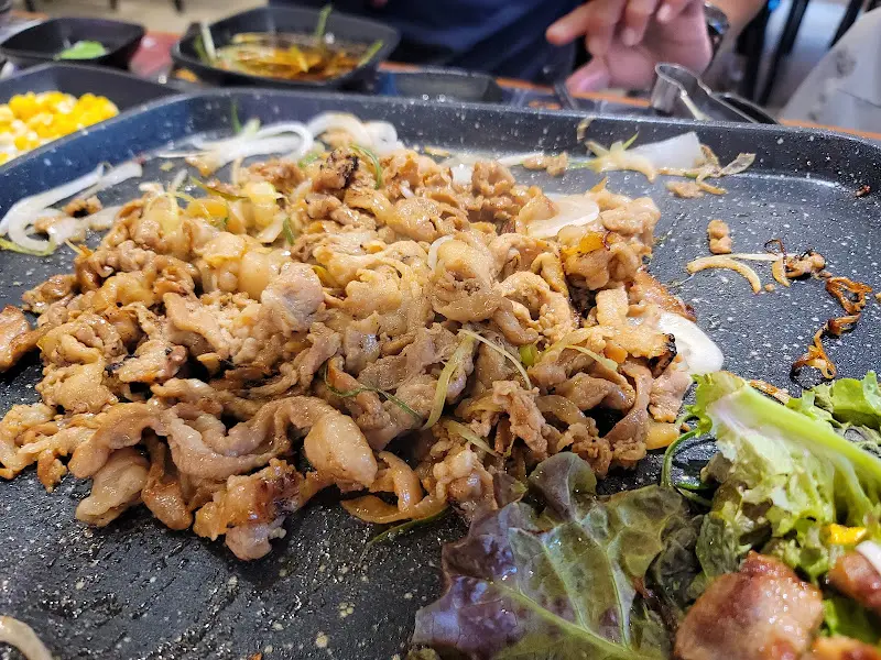 돈돈돈 불판 위 대패 삼겹살