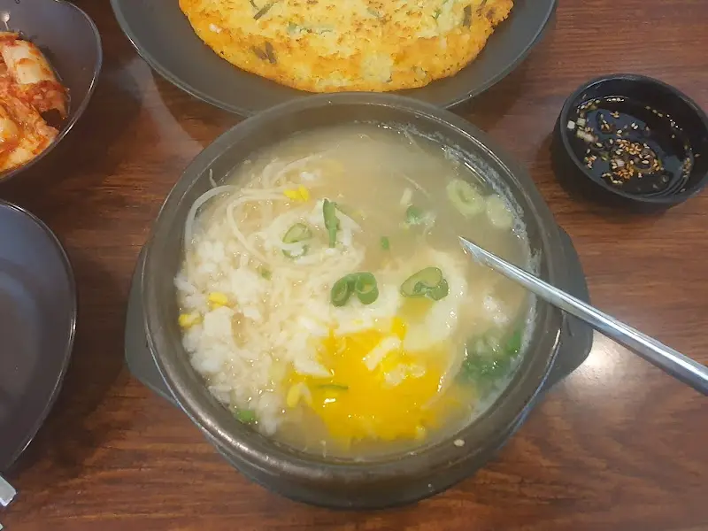 콩나물국밥과 녹두전