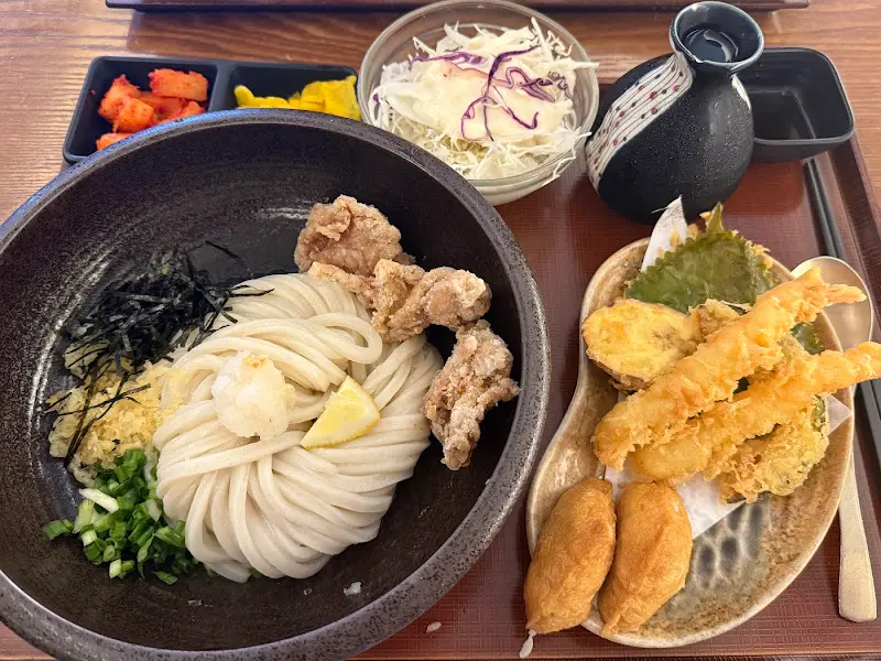 보기만 해도 군침이 도는 붓카케 우동 정식