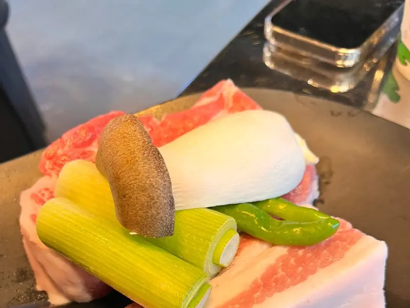 고기와 함께 구워지는 채소