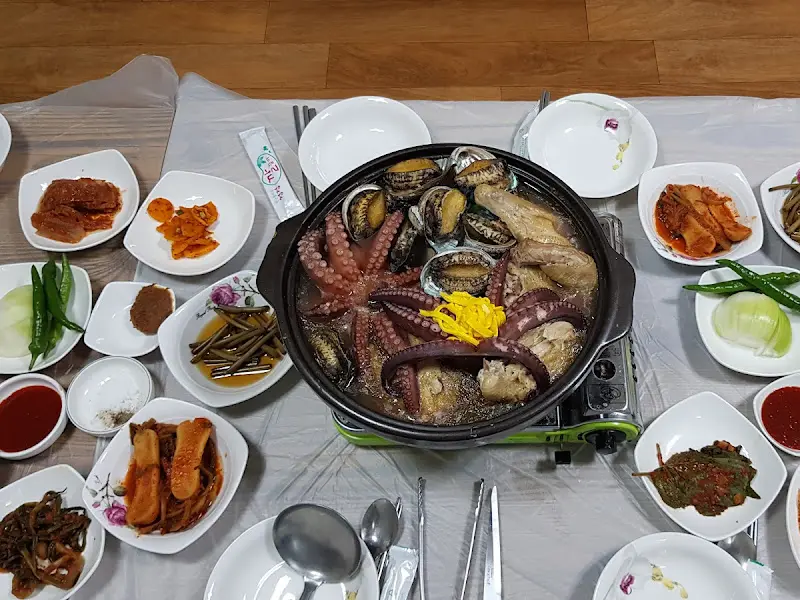 회춘탕과 반찬 전체샷