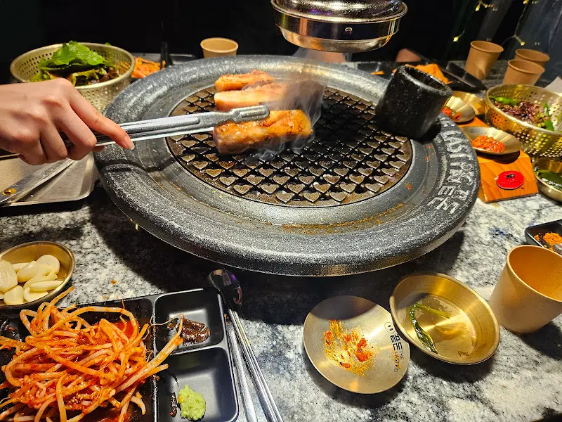 구워주는 삼겹살